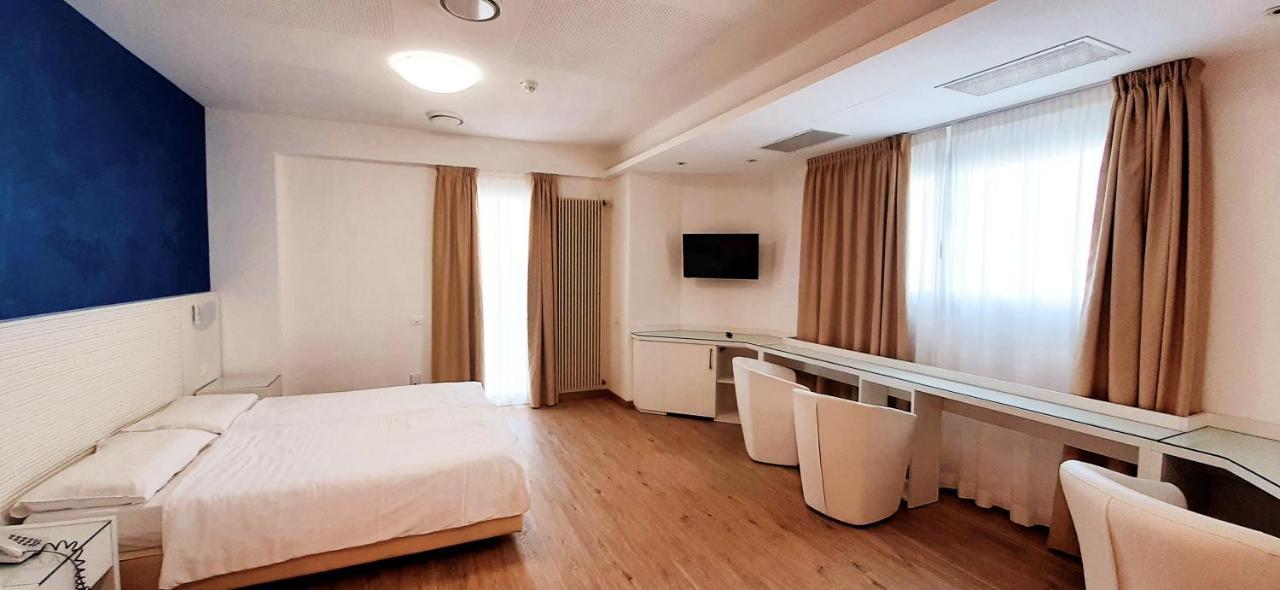 Grand Hotel Playa Λινιάνο Σαμπιαντόρο Εξωτερικό φωτογραφία